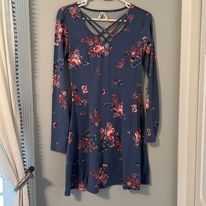 Never Worn dress, size small, great condition